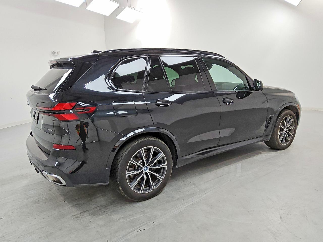 2025 BMW X5 XDRIVE50E — Фото 3 из 13