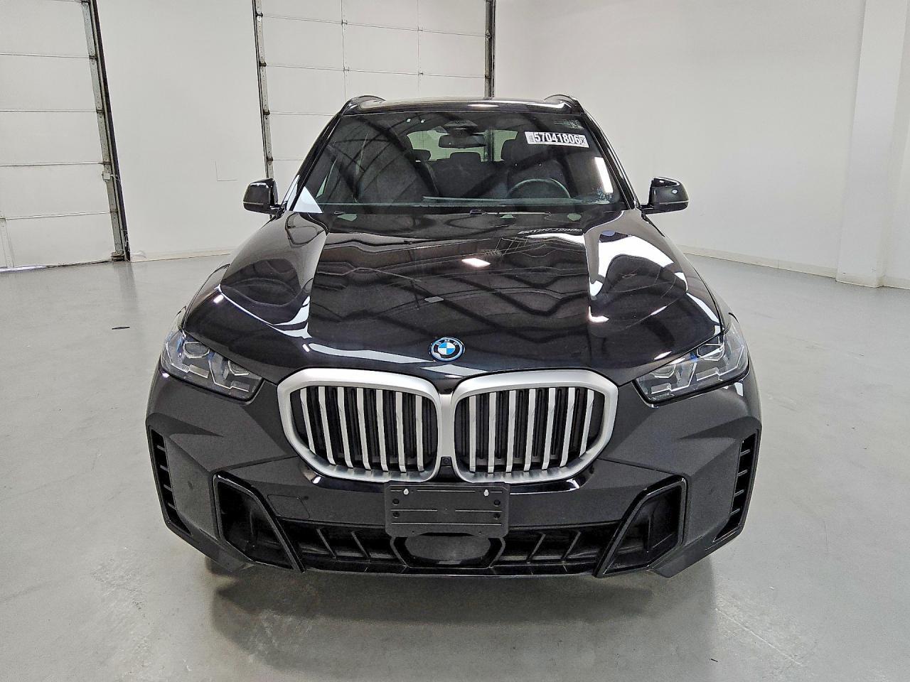 2025 BMW X5 XDRIVE50E — Фото 5 из 13