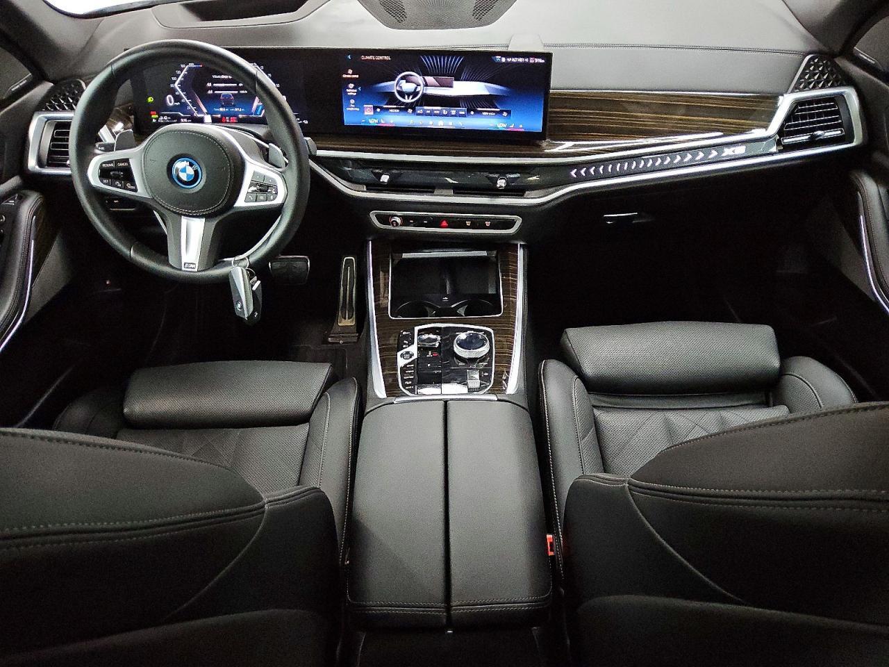 2025 BMW X5 XDRIVE50E — Фото 8 из 13
