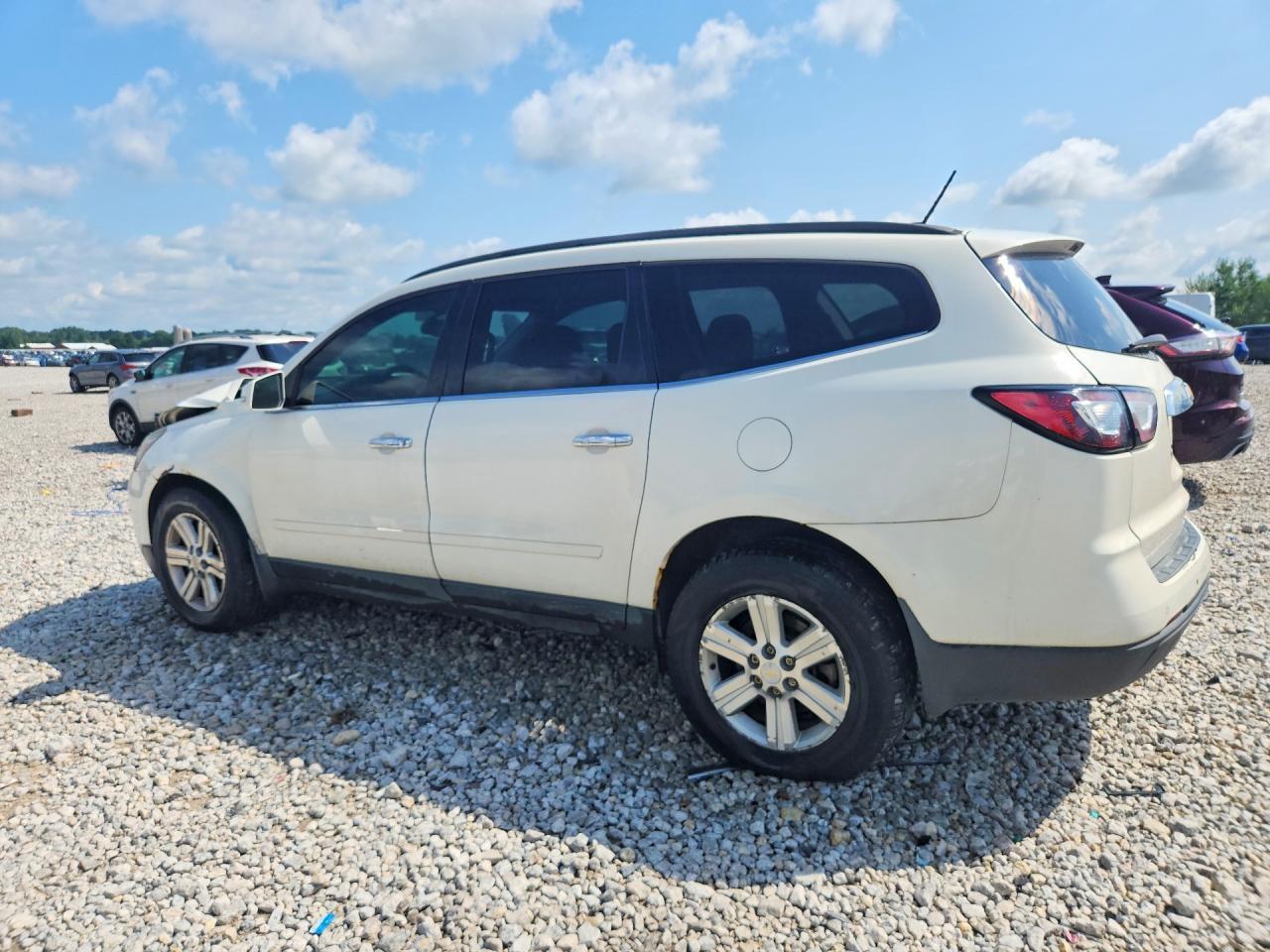 2013 CHEVROLET TRAVERSE LT — Фото 2 из 13