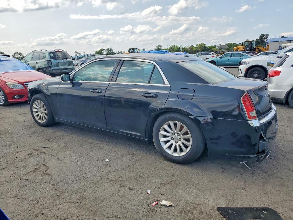 2013 CHRYSLER 300 — Фото 2 из 12
