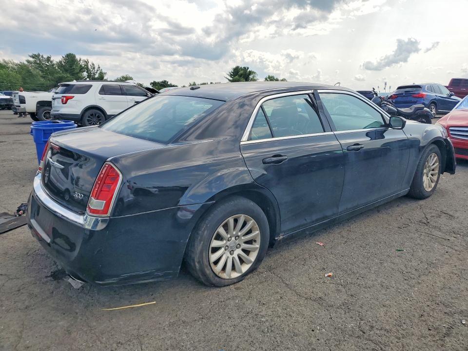 2013 CHRYSLER 300 — Фото 3 из 12