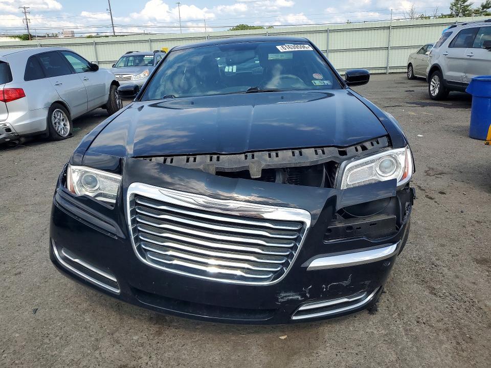 2013 CHRYSLER 300 — Фото 5 из 12