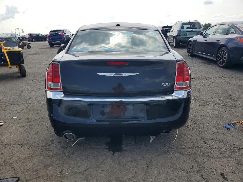 2013 CHRYSLER 300 — Фото 6 из 12