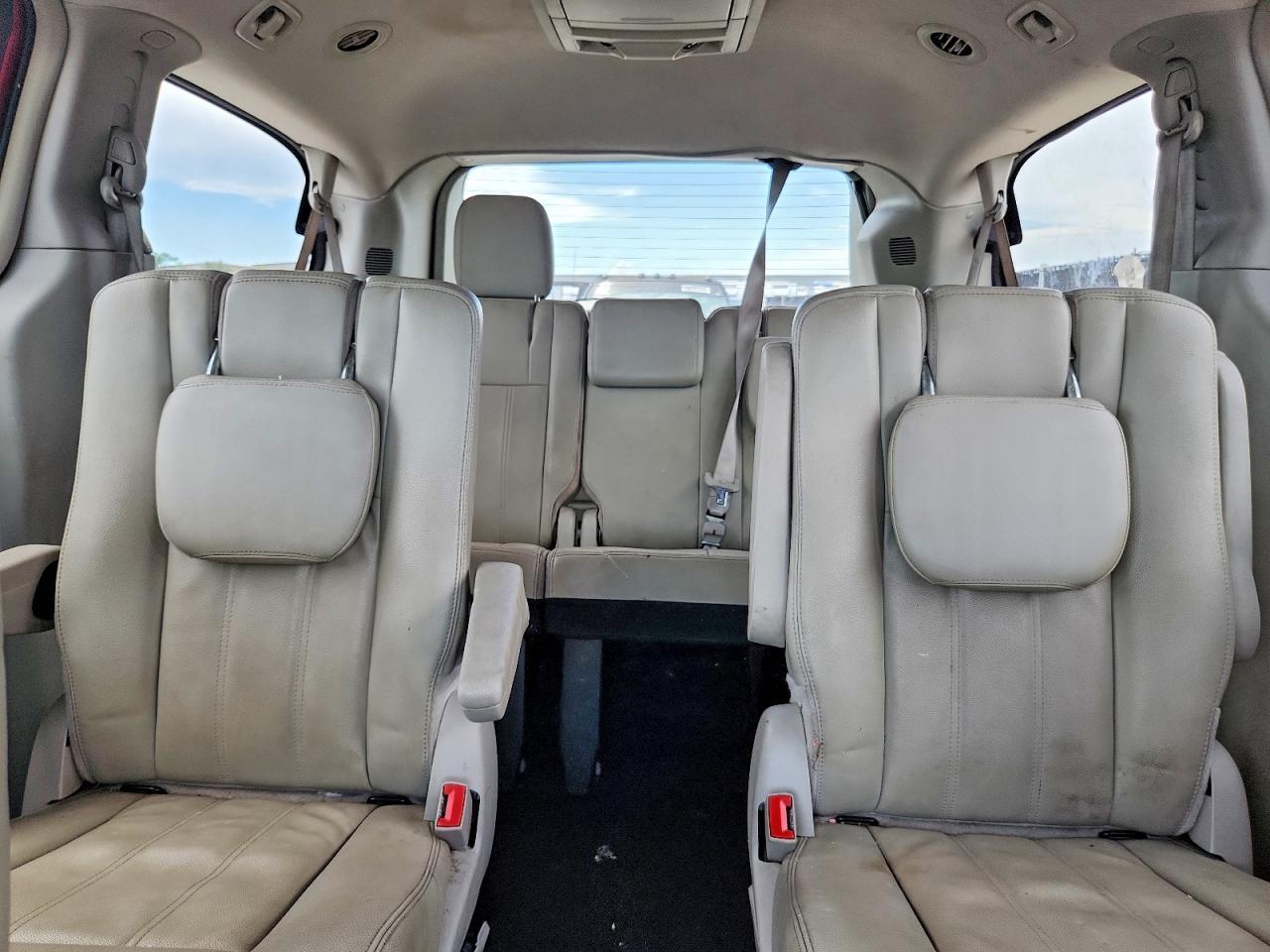 2013 CHRYSLER TOWN & COUNTRY TOURING — Фото 10 из 14
