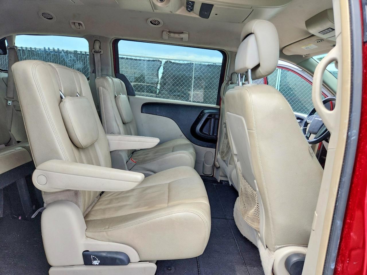 2013 CHRYSLER TOWN & COUNTRY TOURING — Фото 11 из 14