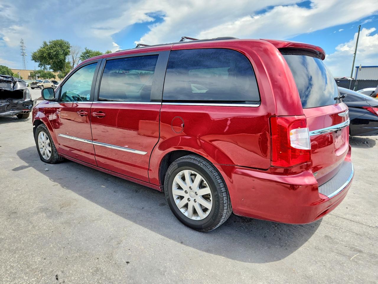 2013 CHRYSLER TOWN & COUNTRY TOURING — Фото 2 из 14