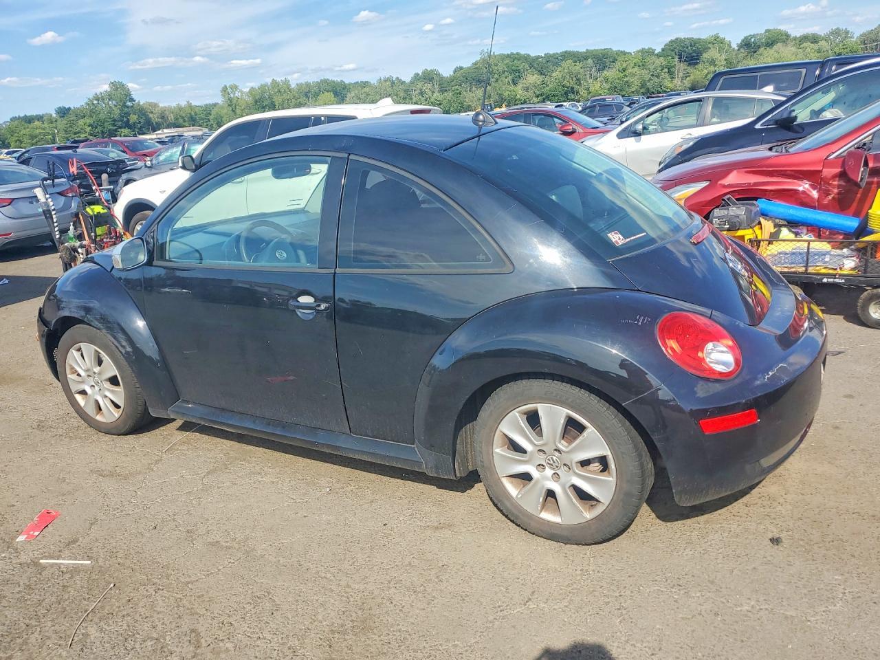 2008 VOLKSWAGEN NEW BEETLE S — Фото 2 из 12