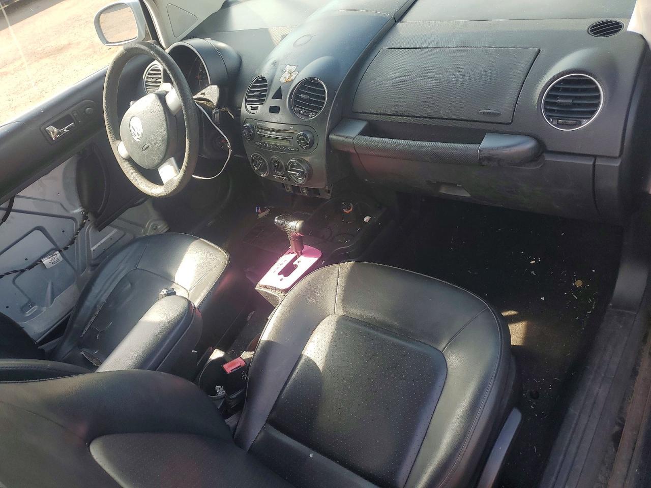 2008 VOLKSWAGEN NEW BEETLE S — Фото 8 из 12