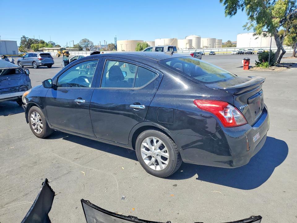 2018 NISSAN VERSA SV — Фото 2 из 13