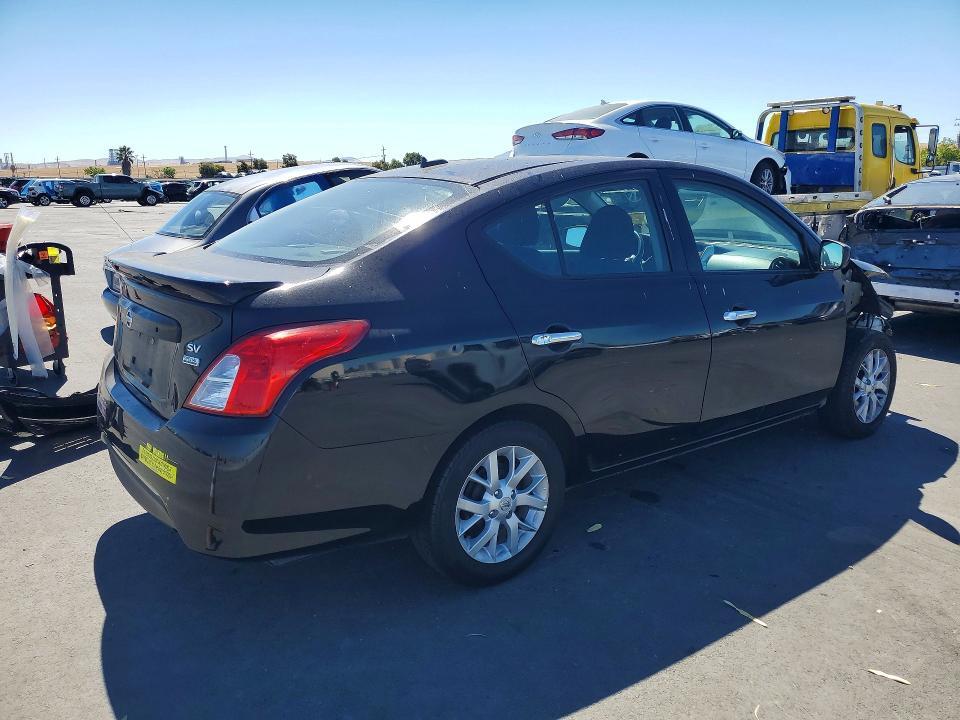 2018 NISSAN VERSA SV — Фото 3 из 13