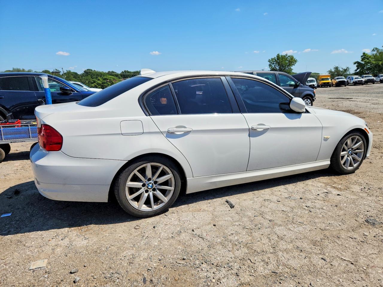 WBAPH73539E128222 2009 BMW 328 photo no. 3