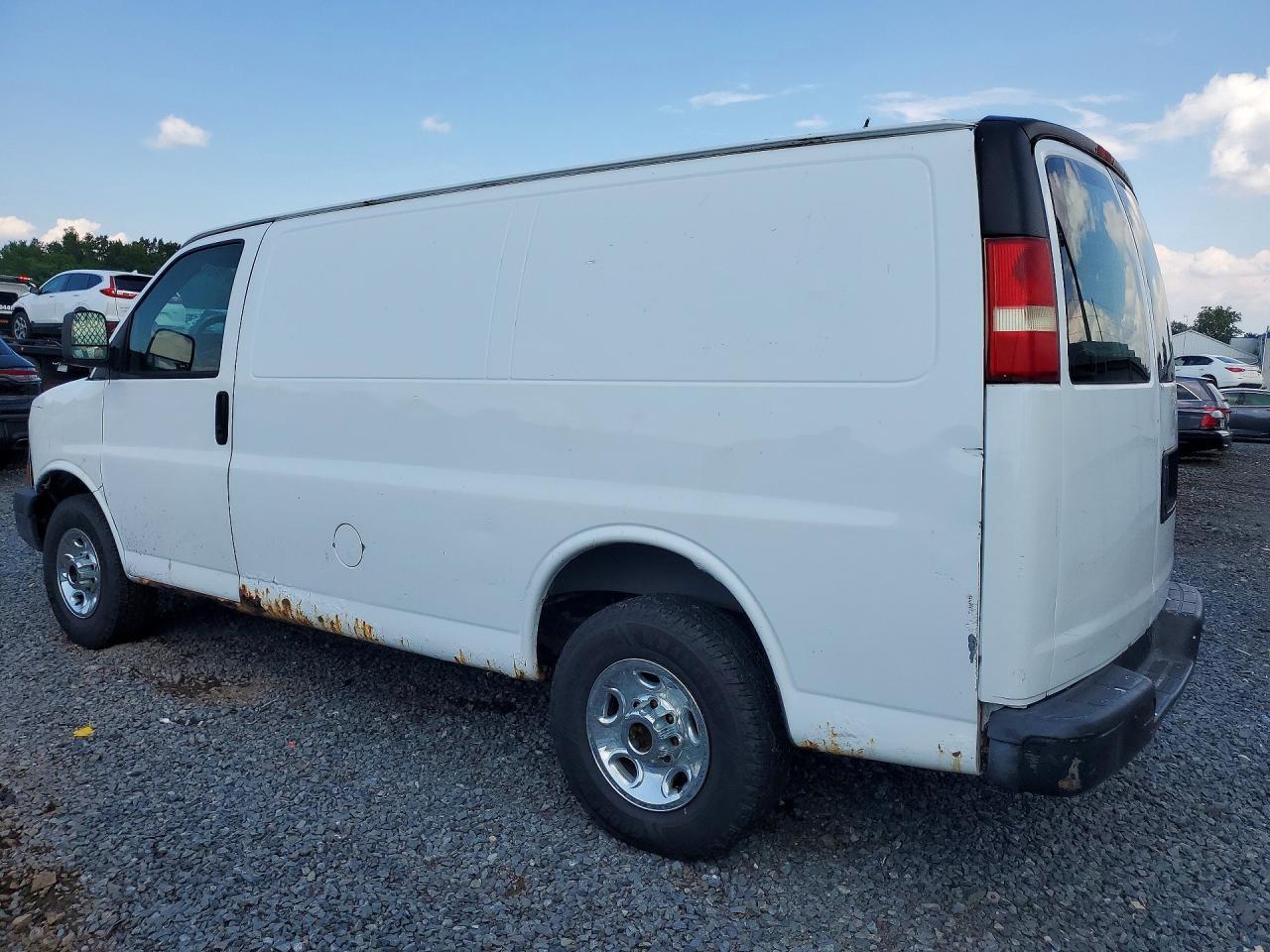 2009 CHEVROLET G2500  EXPRESS — Фото 2 из 13