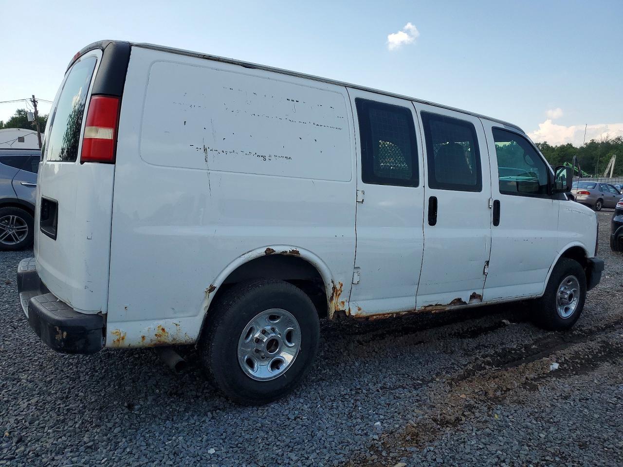 2009 CHEVROLET G2500  EXPRESS — Фото 3 из 13