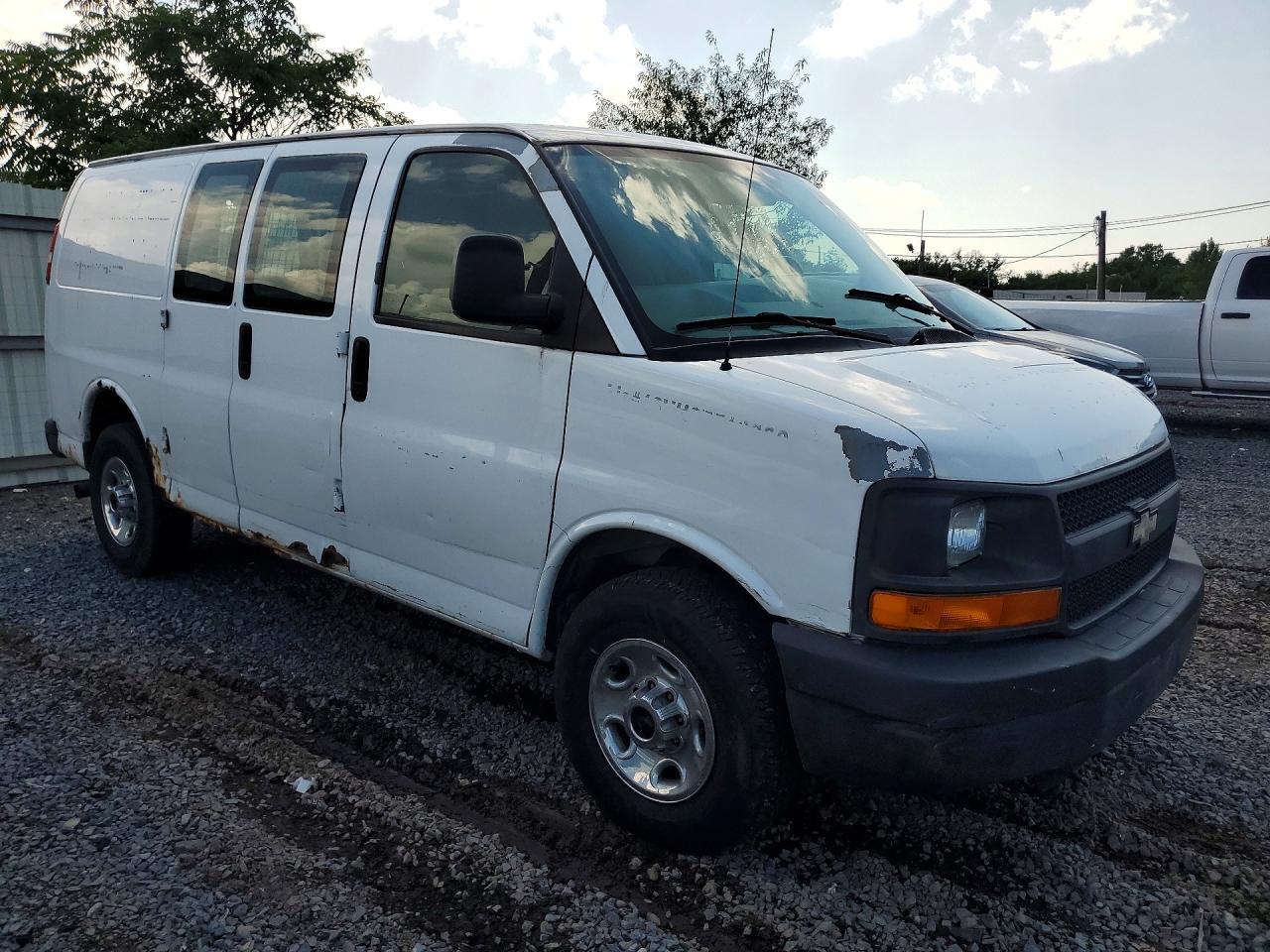 2009 CHEVROLET G2500  EXPRESS — Фото 4 из 13