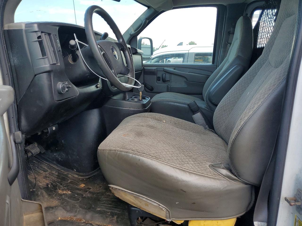2009 CHEVROLET G2500  EXPRESS — Фото 7 из 13