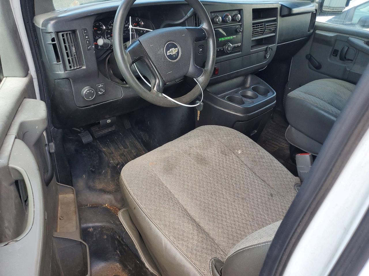 2009 CHEVROLET G2500  EXPRESS — Фото 8 из 13