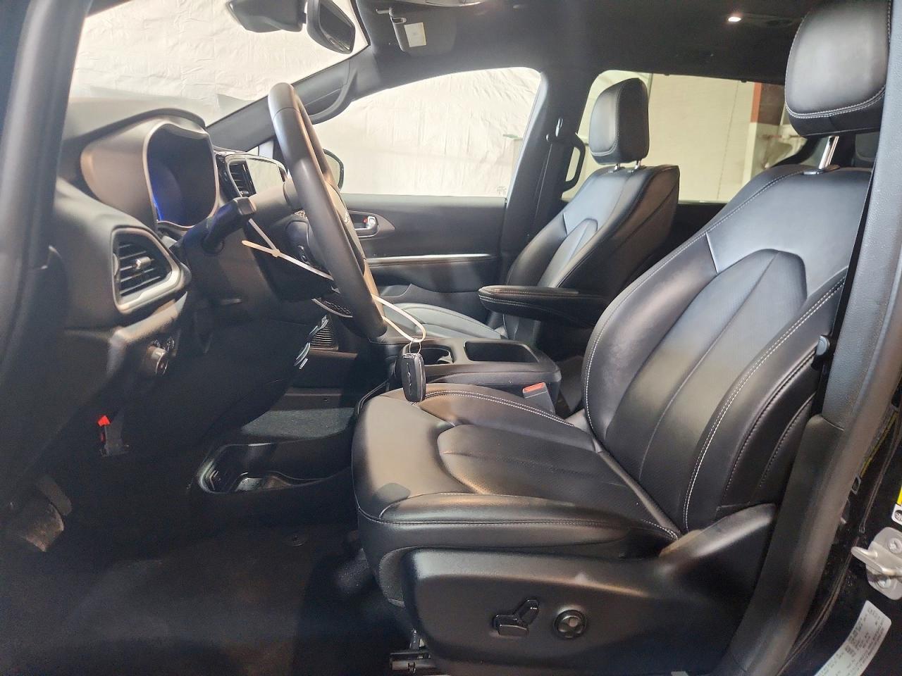2025 CHRYSLER PACIFICA SELECT — Фото 7 из 14