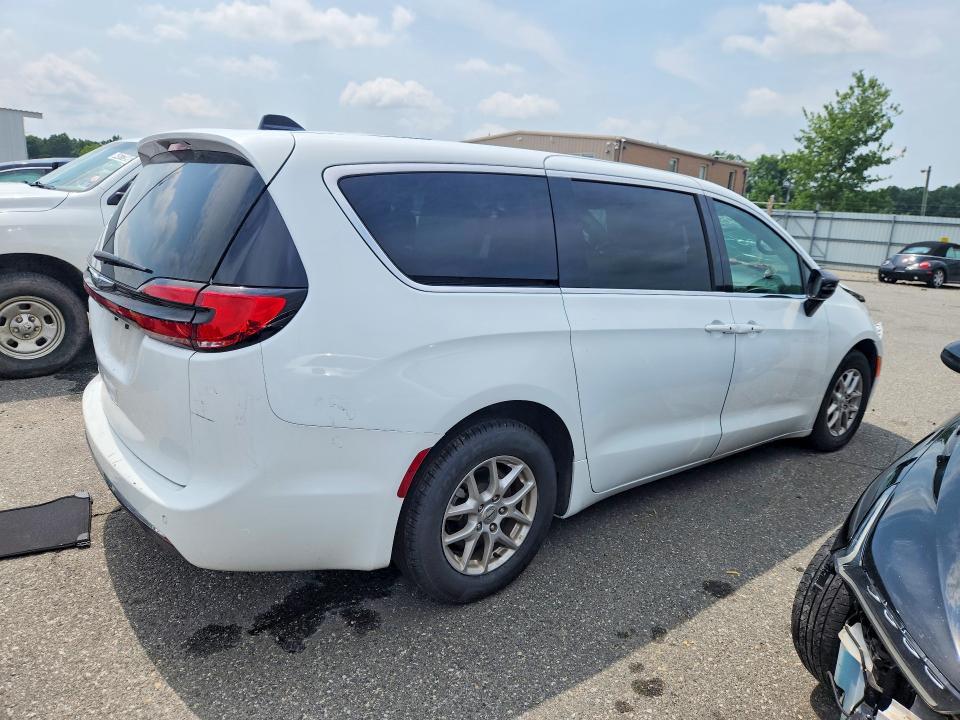 2025 CHRYSLER PACIFICA SELECT — Фото 3 из 13