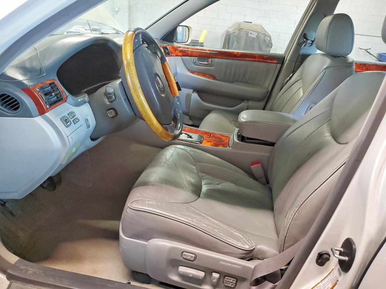 2005 LEXUS LS 430 — Фото 7 из 12