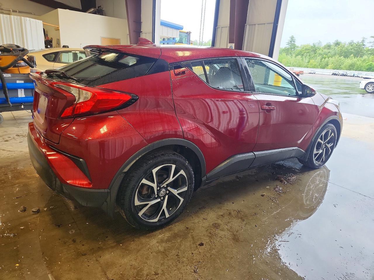 2018 TOYOTA C-HR XLE PREMIUM — Фото 3 из 12