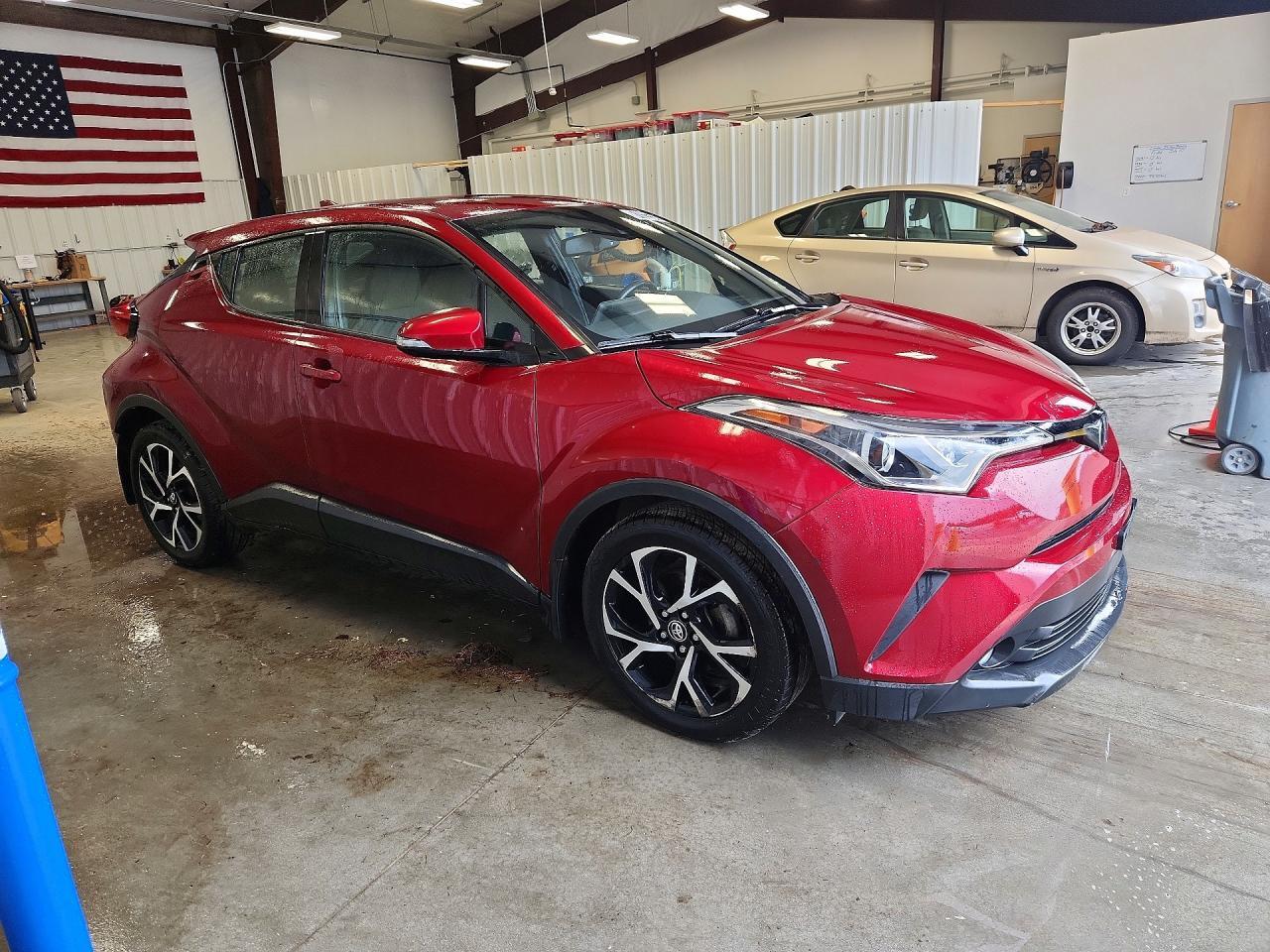 2018 TOYOTA C-HR XLE PREMIUM — Фото 4 из 12