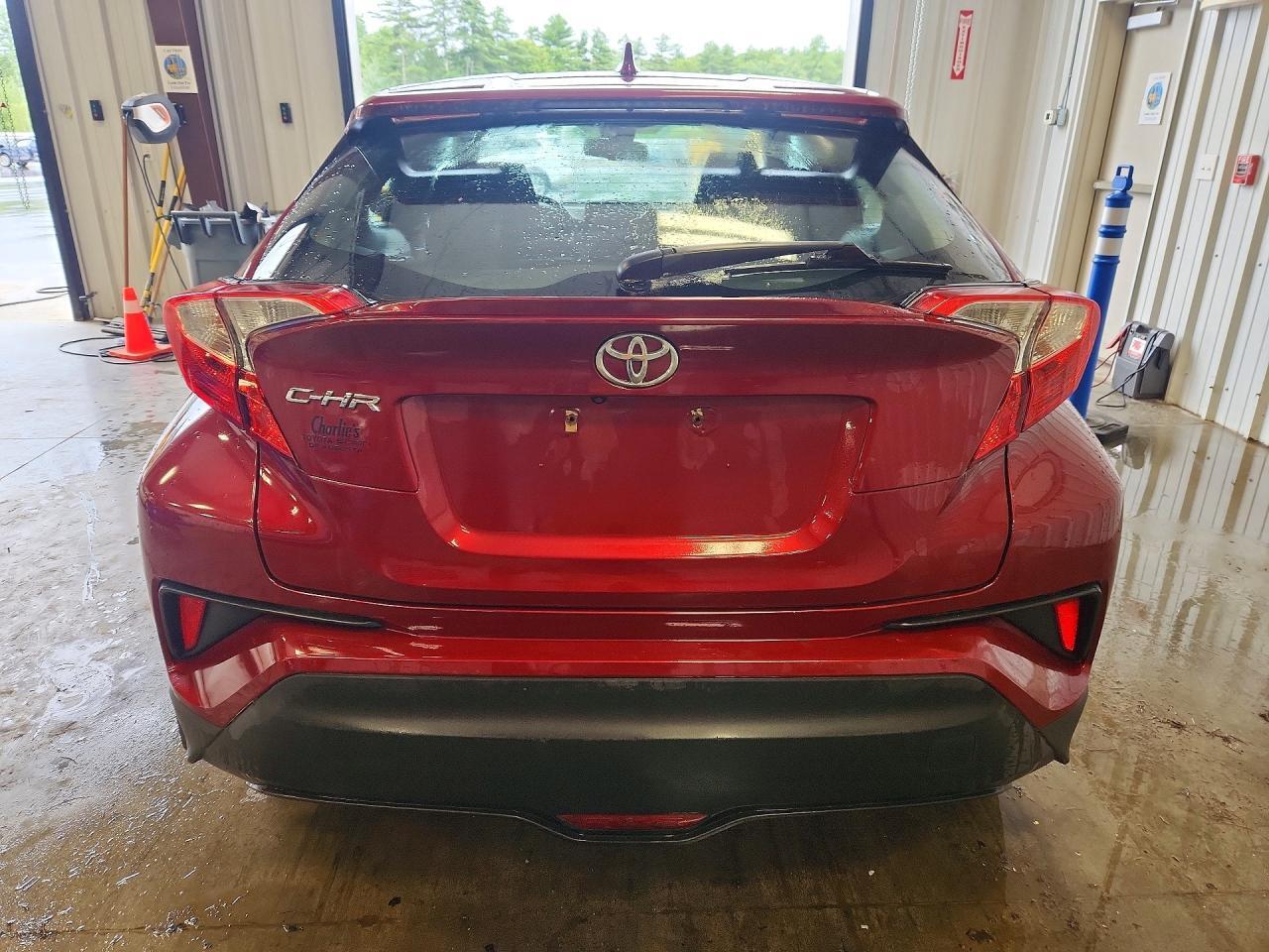 2018 TOYOTA C-HR XLE PREMIUM — Фото 6 из 12