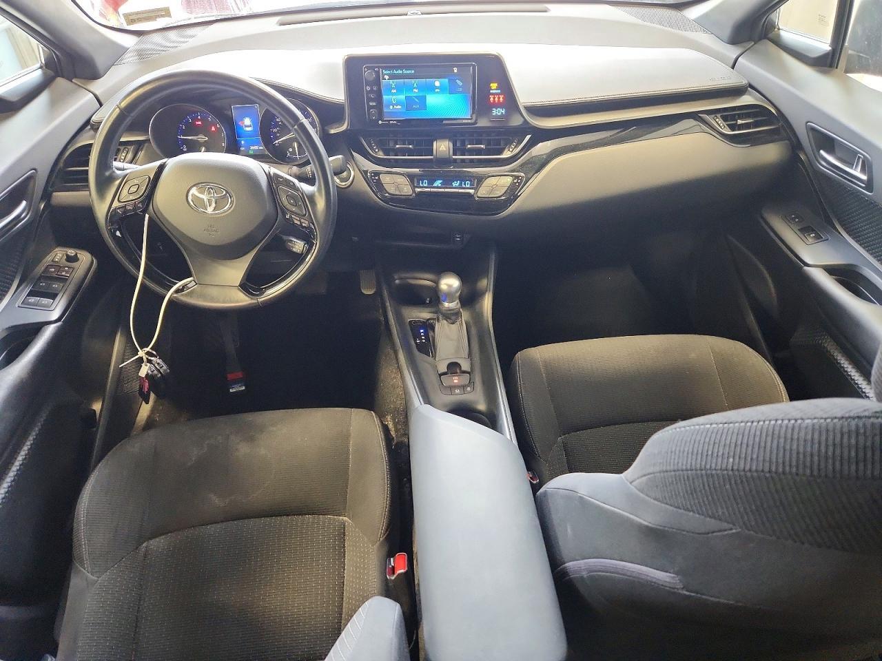 2018 TOYOTA C-HR XLE PREMIUM — Фото 8 из 12