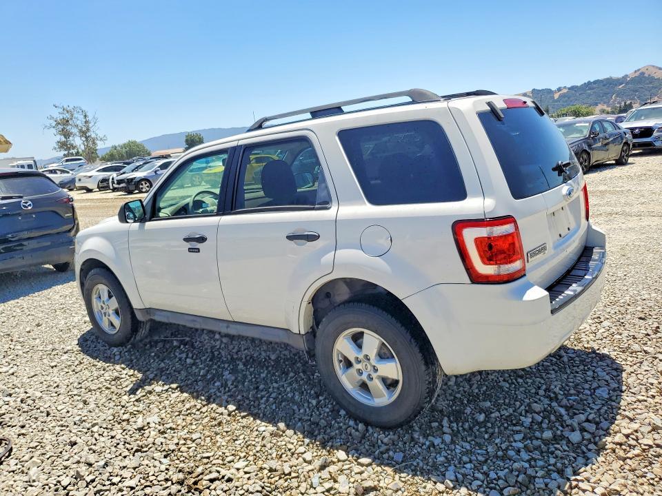 2009 FORD ESCAPE XLT — Фото 2 из 13