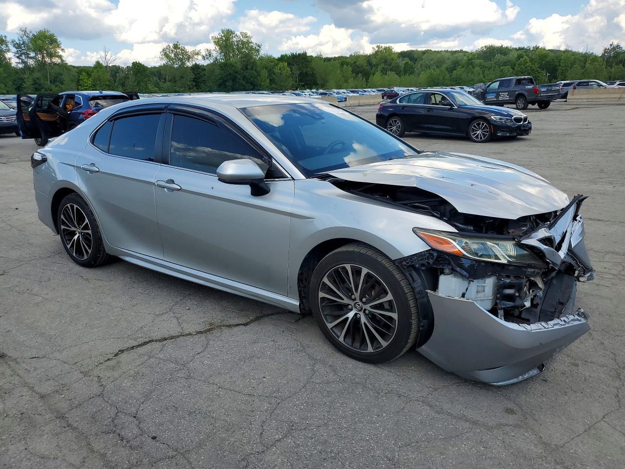 2018 TOYOTA CAMRY SE — Фото 4 из 12