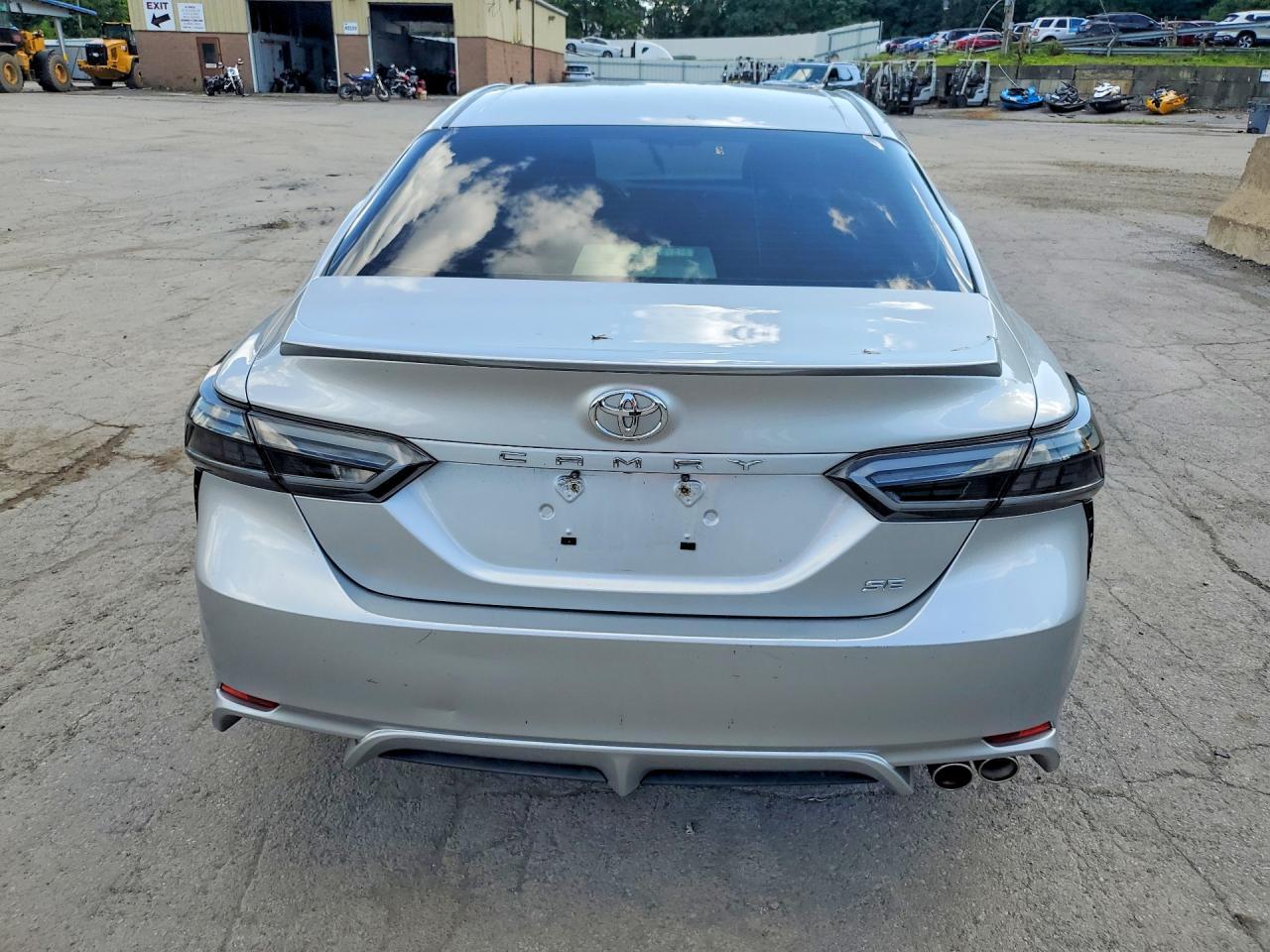 2018 TOYOTA CAMRY SE — Фото 6 из 12
