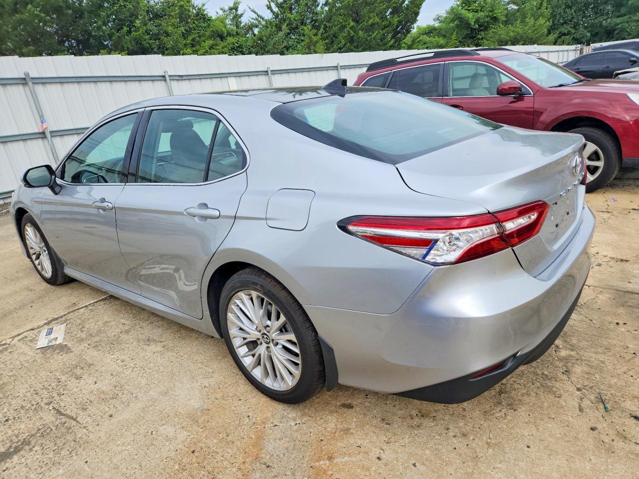 2018 TOYOTA CAMRY — Фото 2 из 12