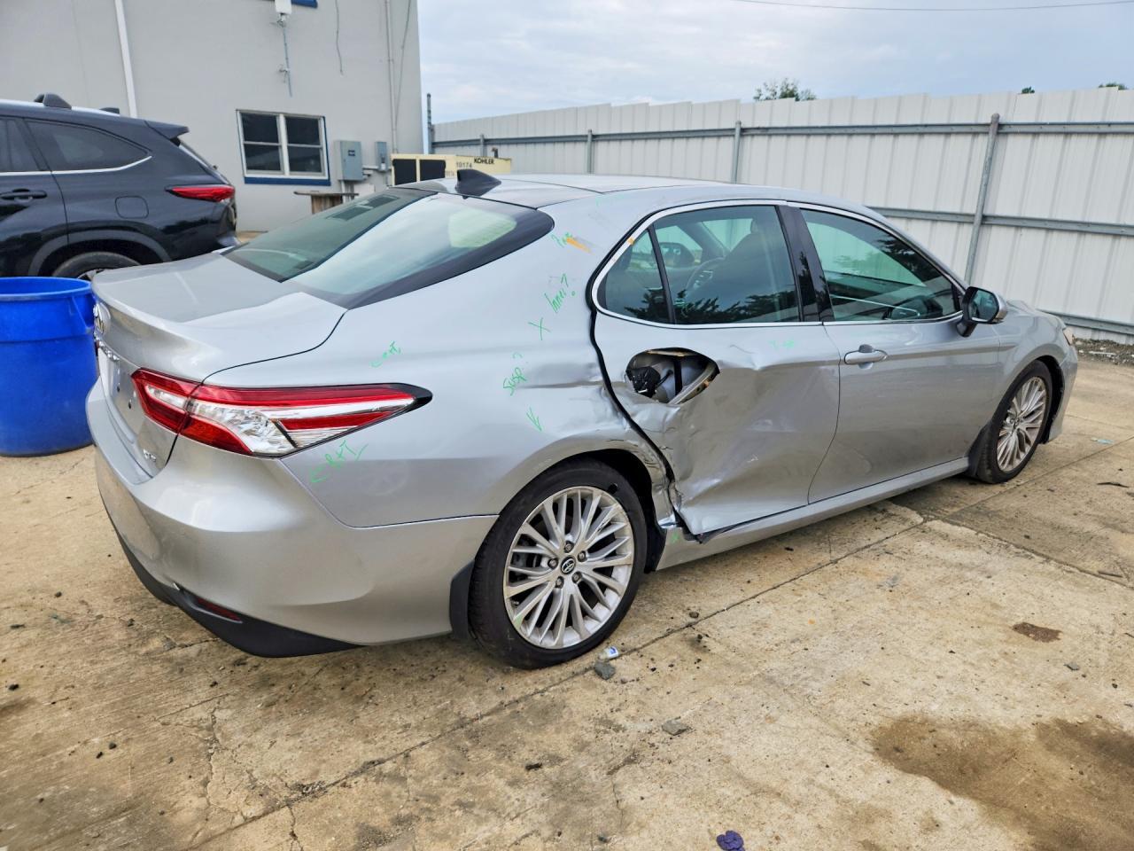 2018 TOYOTA CAMRY — Фото 3 из 12