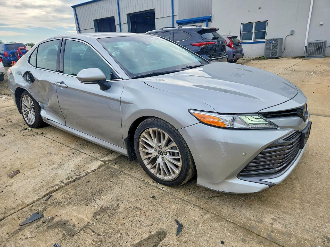 2018 TOYOTA CAMRY — Фото 4 из 12