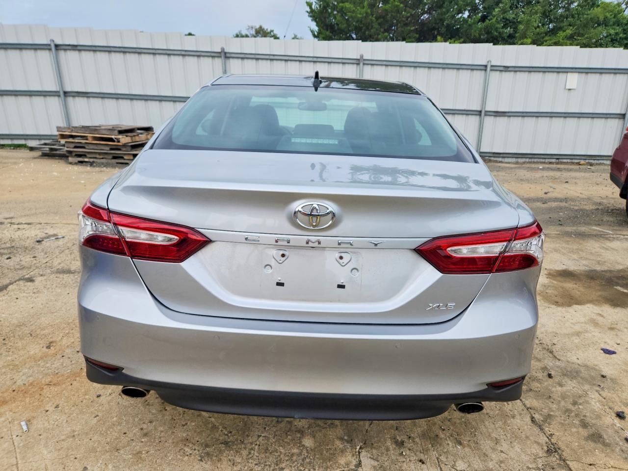 2018 TOYOTA CAMRY — Фото 6 из 12