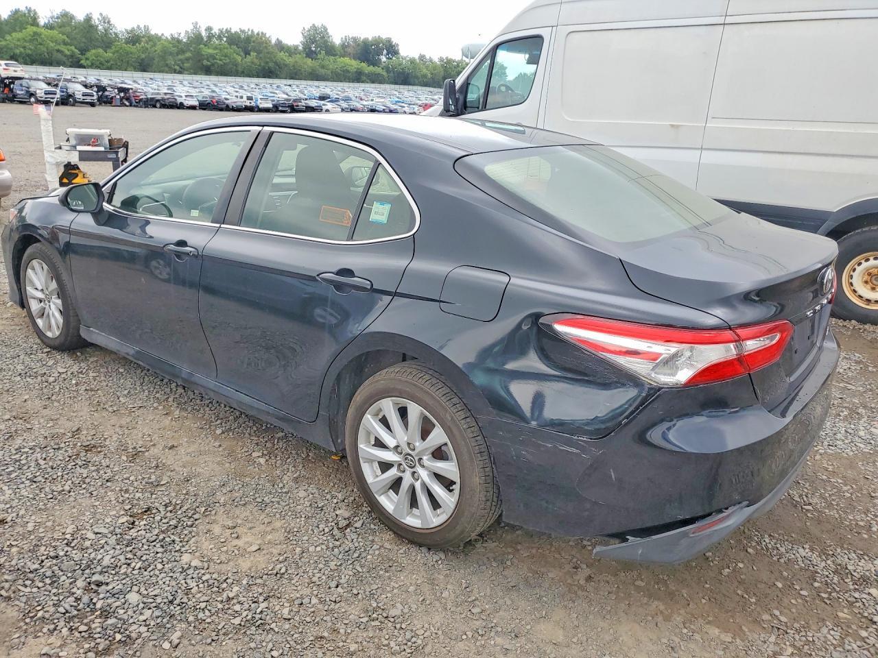 JTNB11HK7J3013082 2018 TOYOTA CAMRY photo no. 2