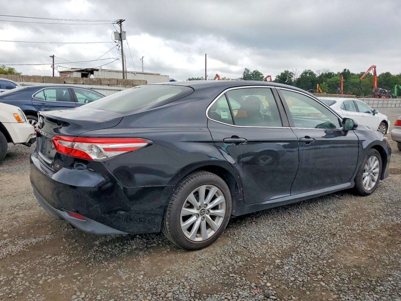 JTNB11HK7J3013082 2018 TOYOTA CAMRY photo no. 3