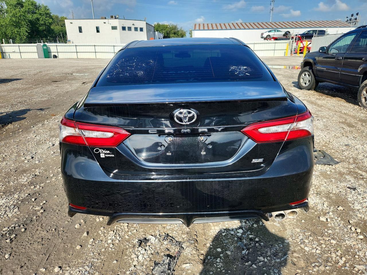 2018 TOYOTA CAMRY SE — Фото 6 из 13