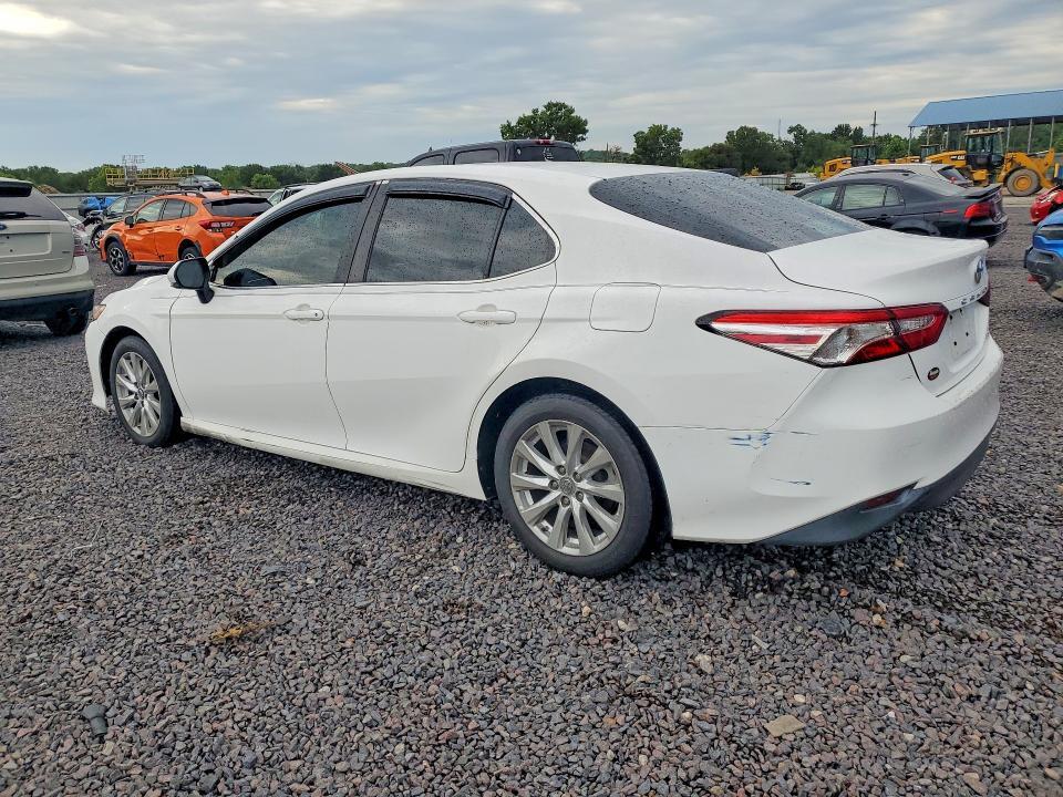 2018 TOYOTA CAMRY LE — Фото 2 из 12