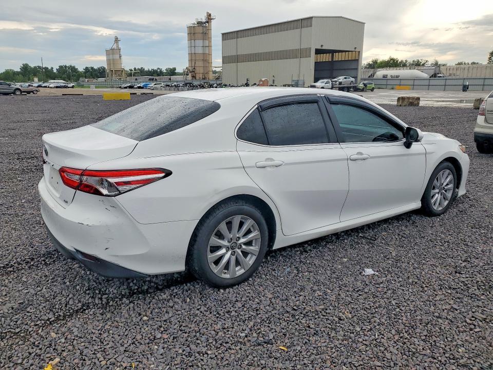 2018 TOYOTA CAMRY LE — Фото 3 из 12