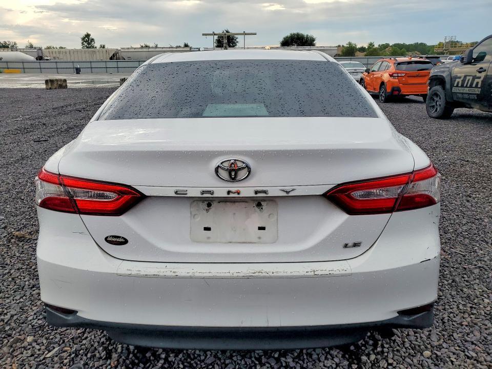 2018 TOYOTA CAMRY LE — Фото 6 из 12