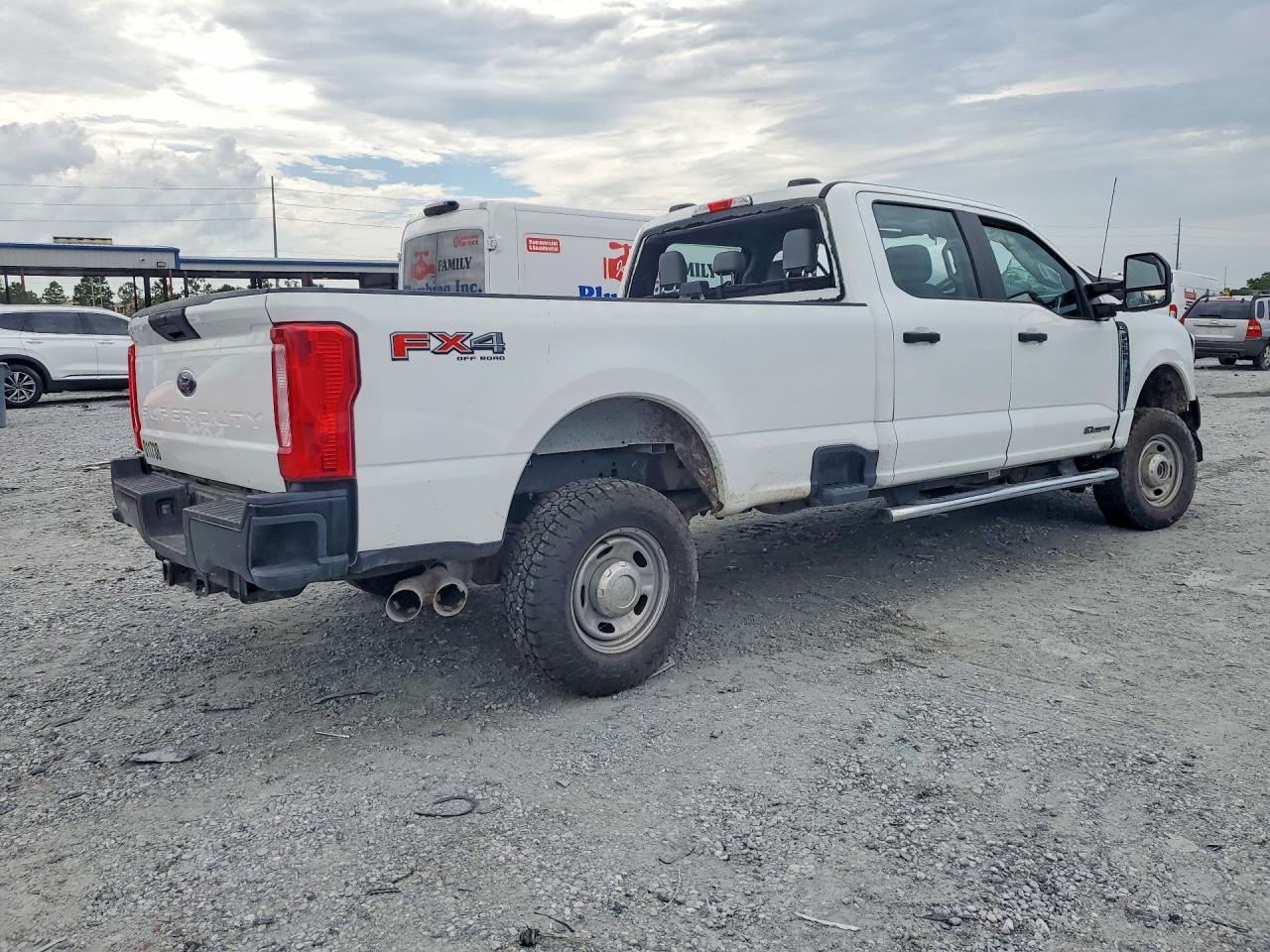 2025 FORD F250 SUPER DUTY — Фото 3 из 12