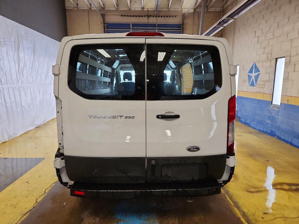 2025 FORD TRANSIT 250 DELIVERY VAN — Фото 6 из 13