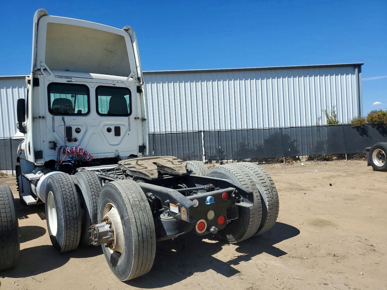 2013 FREIGHTLINER CASCADIA 1 - SEMI TRUCK — Фото 3 из 10