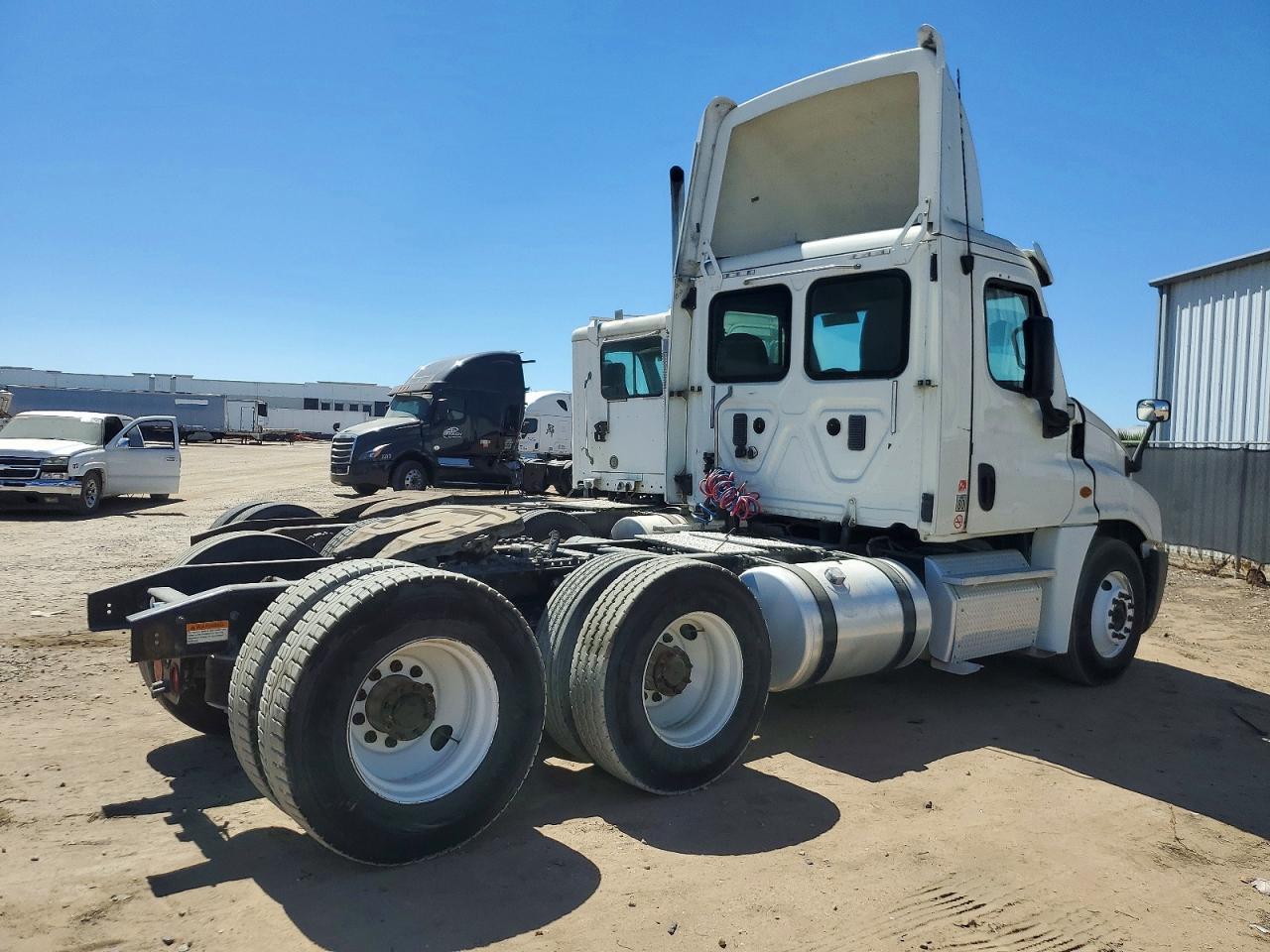 2013 FREIGHTLINER CASCADIA 1 - SEMI TRUCK — Фото 4 из 10