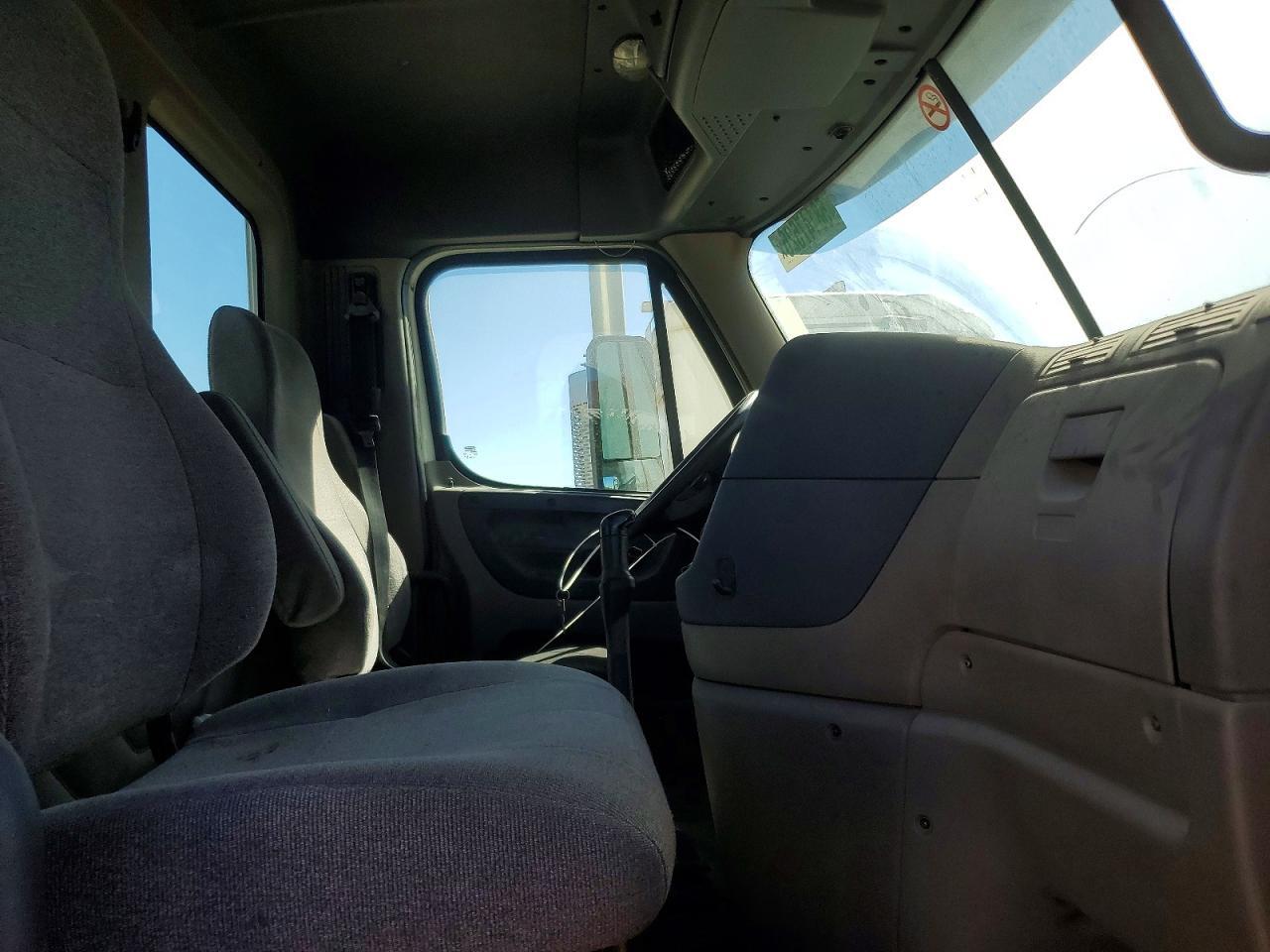 2013 FREIGHTLINER CASCADIA 1 - SEMI TRUCK — Фото 5 из 10