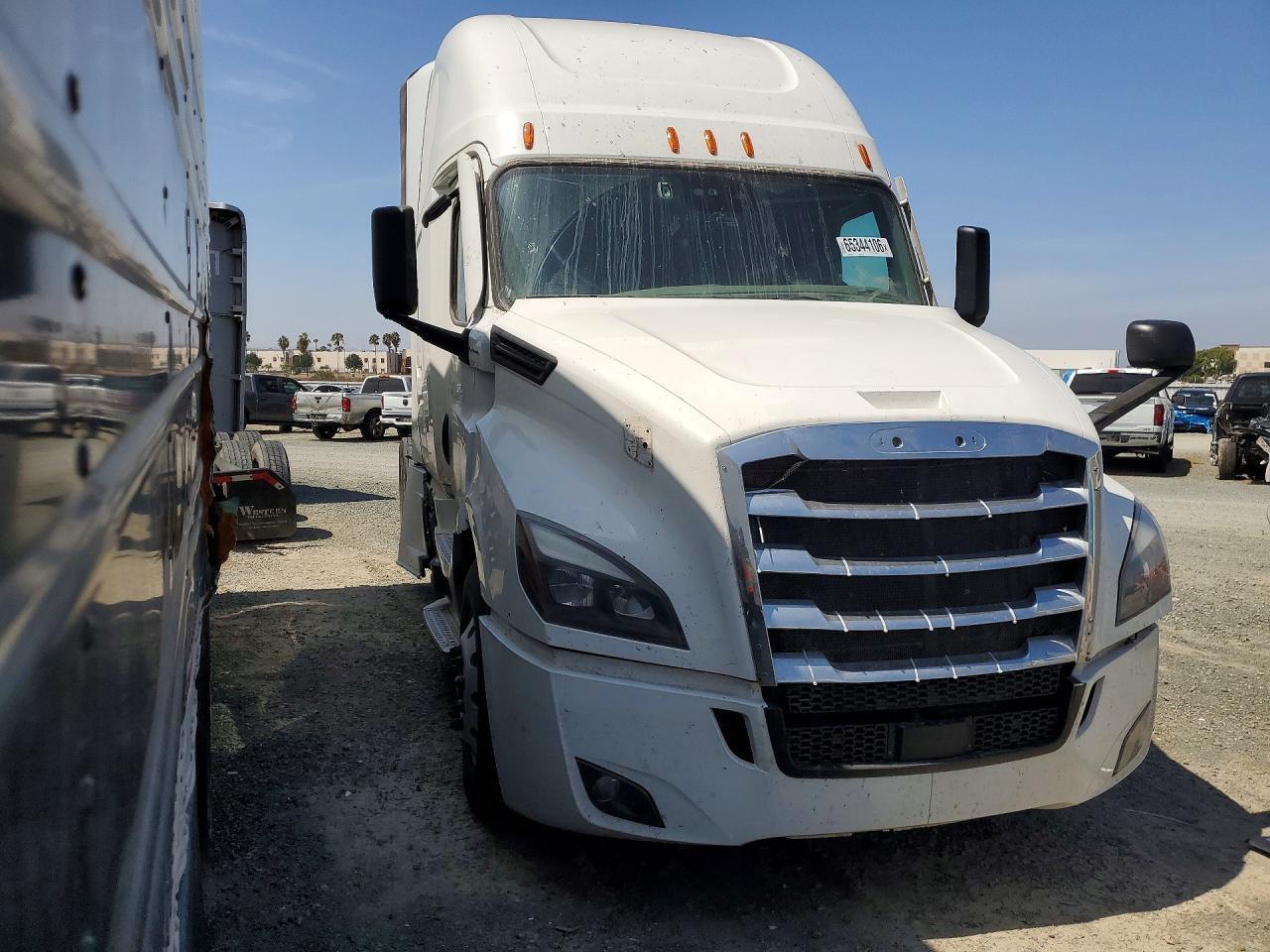 2025 FREIGHTLINER CASCADIA 126 SEMI TRUCK — Фото 4 из 12