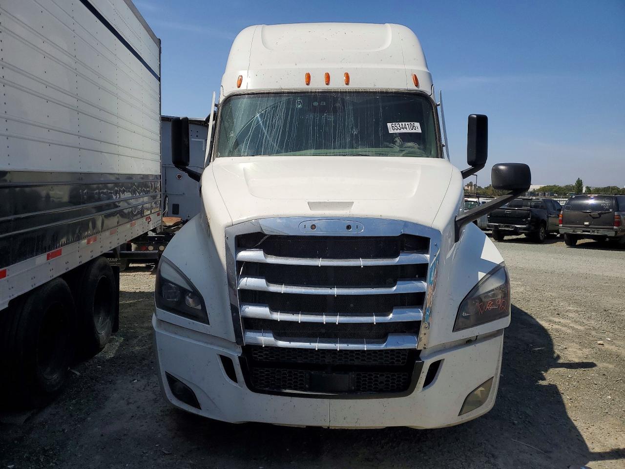 2025 FREIGHTLINER CASCADIA 126 SEMI TRUCK — Фото 5 из 12