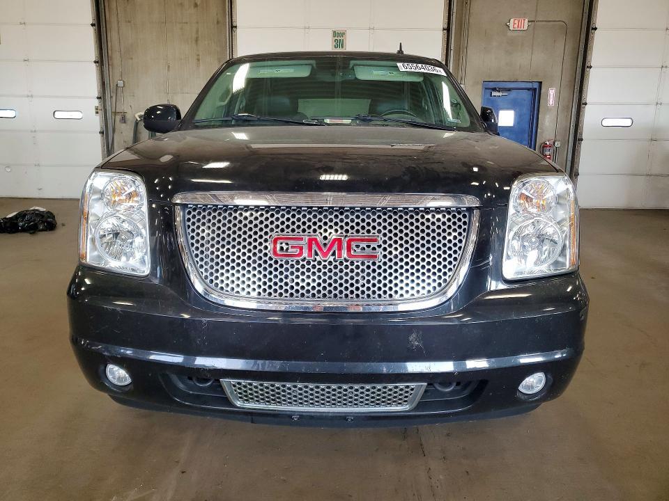 2013 GMC YUKON DENALI — Фото 5 из 13