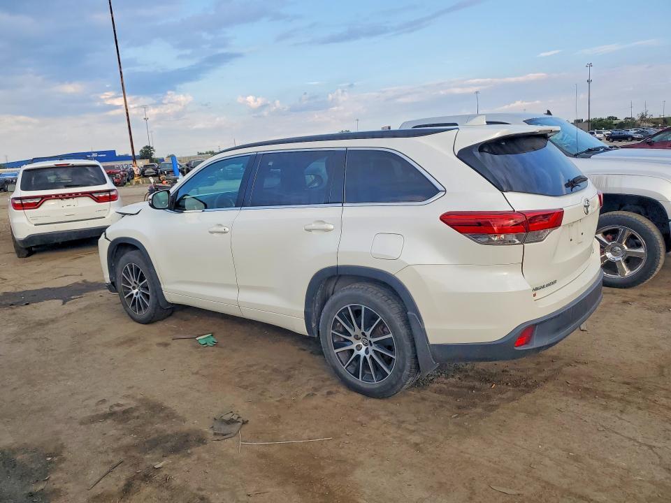 2018 TOYOTA HIGHLANDER SE — Фото 2 из 13